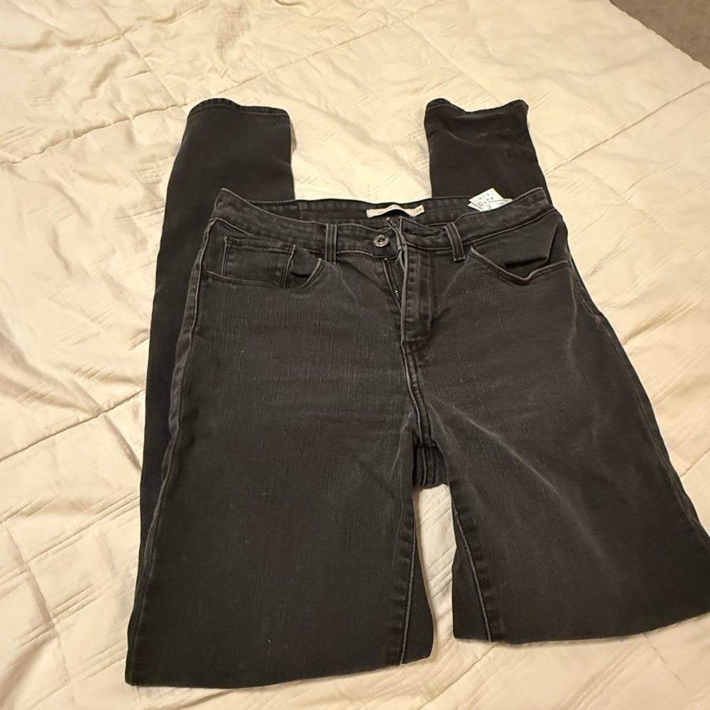 Black Levi’s High-Rise Skinny Jeans